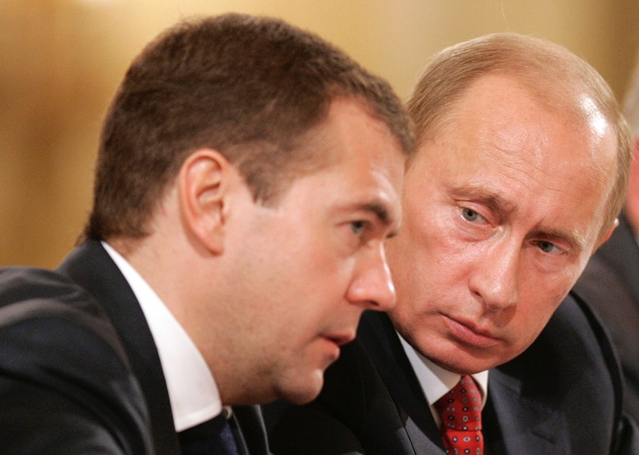 Medvedev, Putin discuss arrest of economy minister 